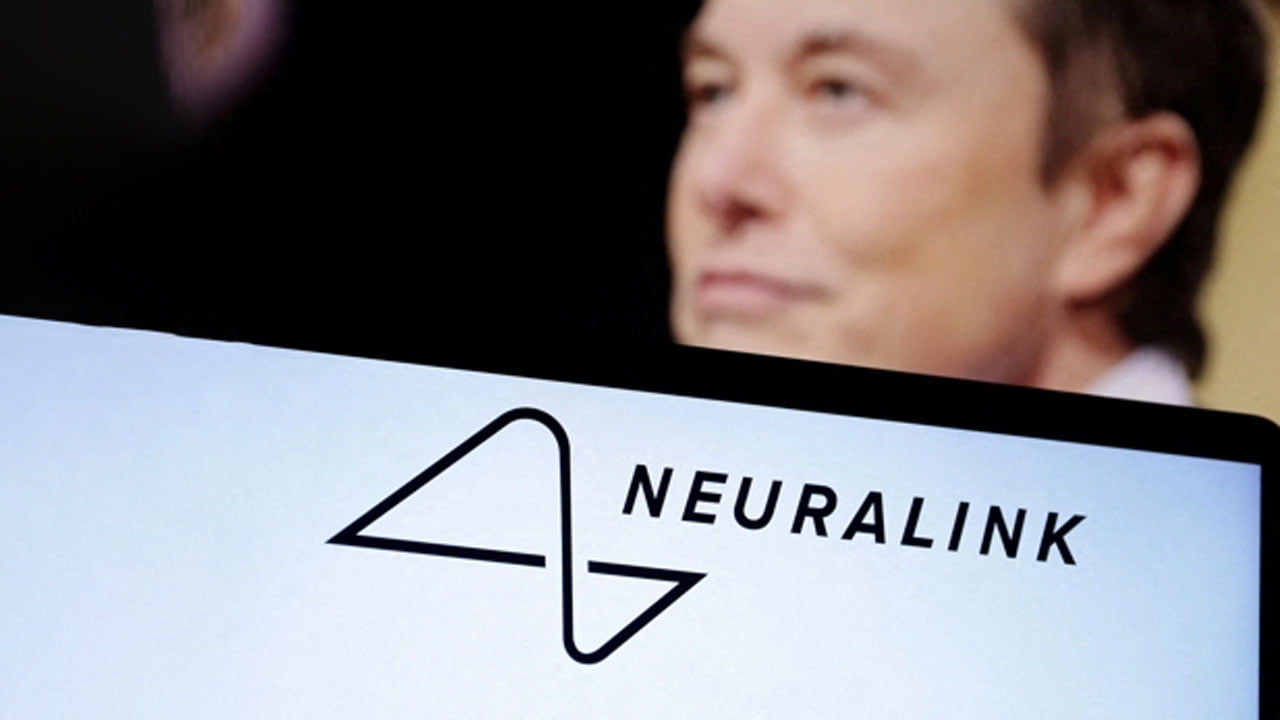 Neuralink “First Successful Transplant Of Computer Chip into Human Brain”