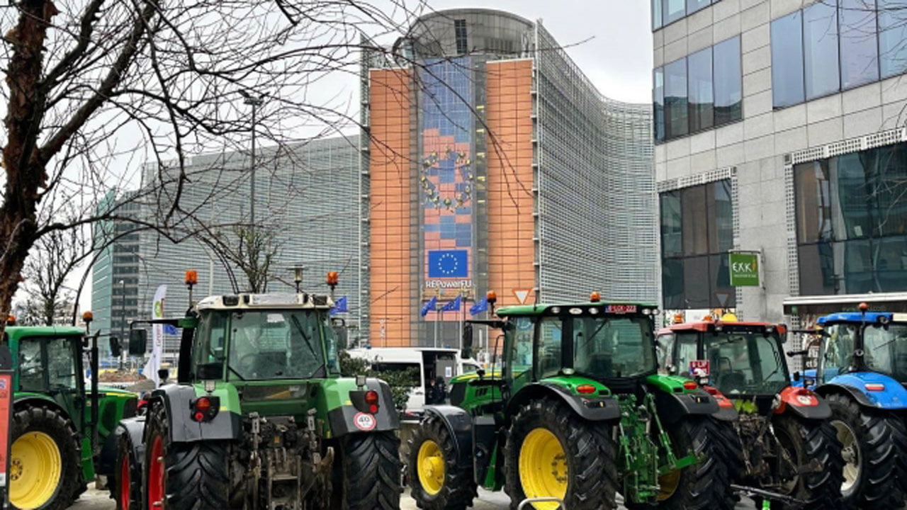 Angry European Farmers Tractor Protesters 'Advance' On EU Headquarters