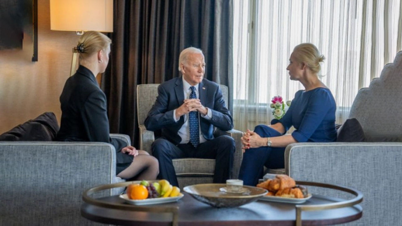 Biden Met With Navalnys Family More Than 500 Russia Sanctions Imposed Tomorrow